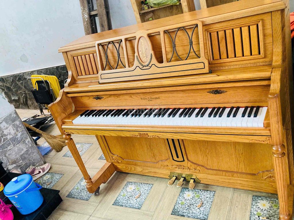 piano cơ kiểu kính sang