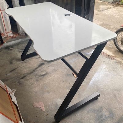 BÀN LÀM VIỆC CHỮ U,K,Z,Y GIÁ RẺ, NEW 99%. Mua bán Bàn ghế tại Quận Cẩm Lệ Đà Nẵng được đăng bởi Kho Nội Thất MT 