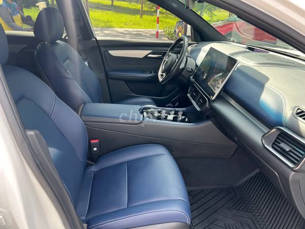 VF8 plus 2023 mua pin Catl màu trắng/xanh navi. Mua bán Ô tô tại Quận Ba Đình Hà Nội được đăng bởi Nam Nguyễn Ô tô vinfast hình 5