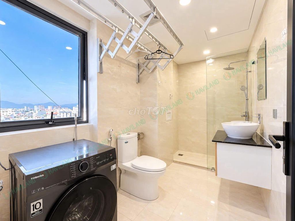 High-floor 2-bedroom apartment with city and mountain views — photo 6