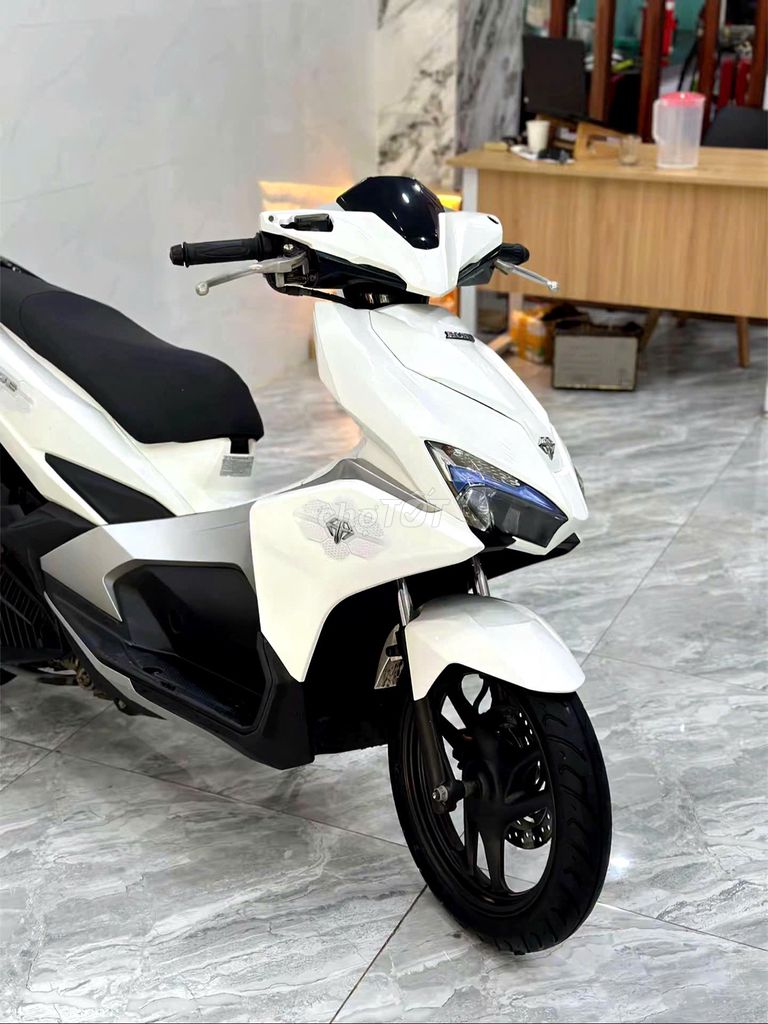 Xe máy Honda Airblade màu trắng zin đẹp leng keng. Mua bán Xe máy tại Quận Thanh Khê Đà Nẵng được đăng bởi Xe Máy Đức Vũ 658 Trần Cao Vân hình 5
