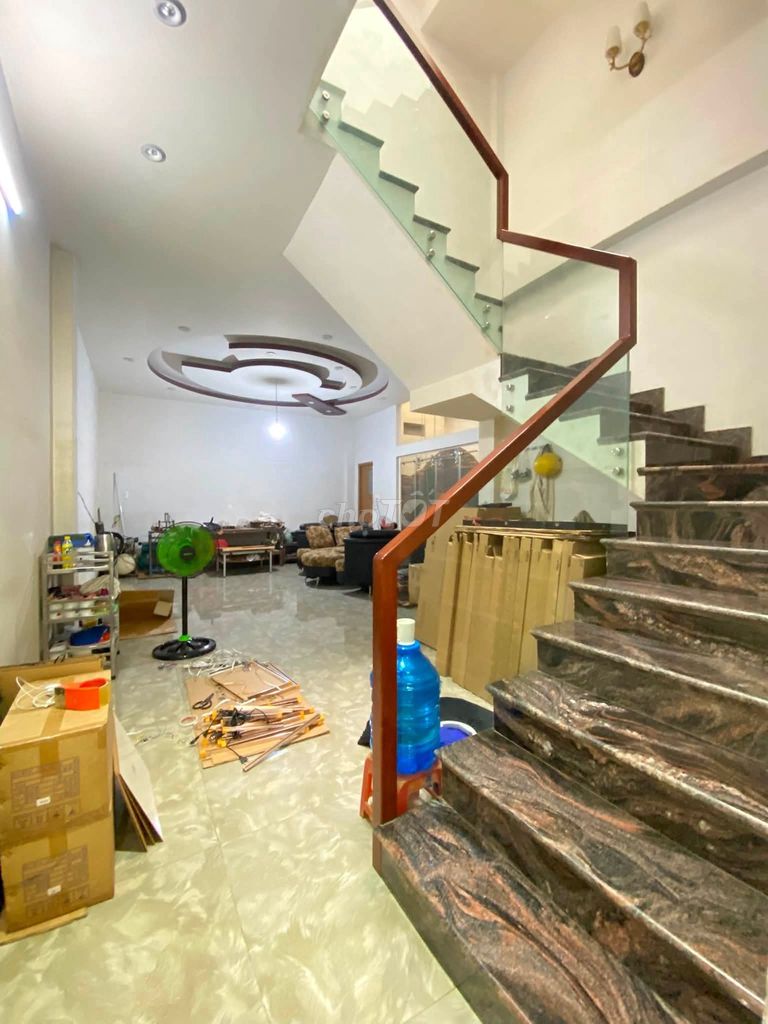 Nhà nỡ hậu 8m, 3 Lầu, 4x18m, xe hơi tận cửa, Lạc Long Quân - ảnh 3