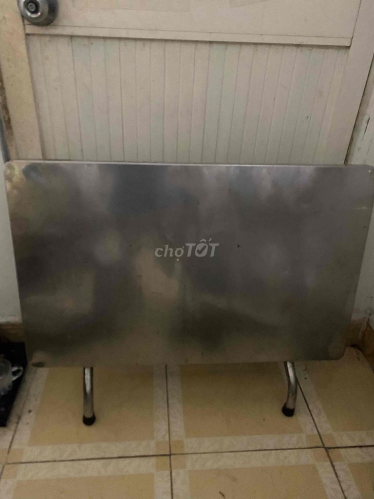 Dư một cái bàn Inox thanh lý giá rẻ