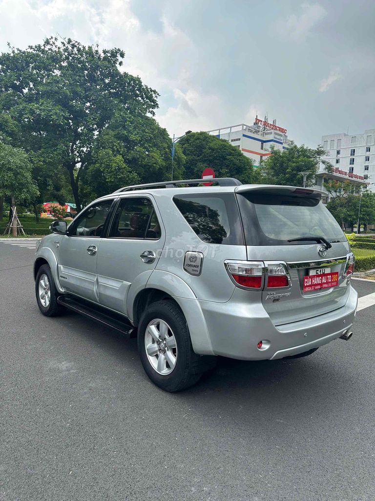 Toyota Fortuner 2009 -AT