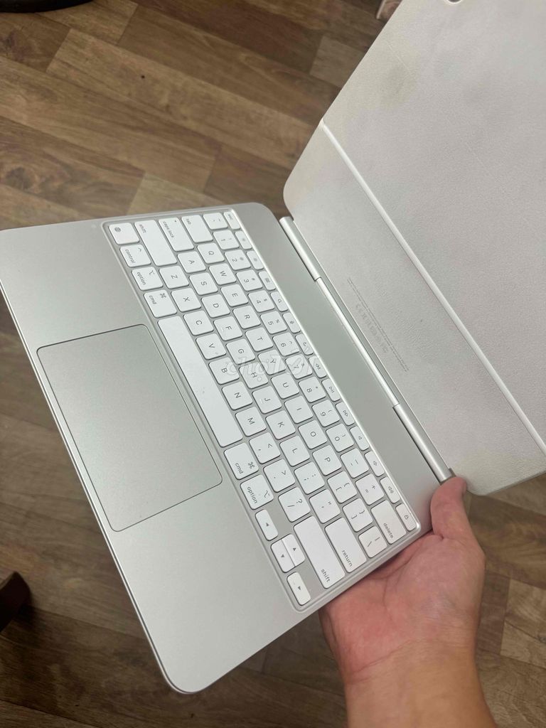 Bàn phím Apple Magic Keyboard iPad Pro 13 inch Bạc. Mua bán Phụ kiện (Màn hình, Chuột...) tại Quận 3 Tp Hồ Chí Minh được đăng bởi Lê Phú An hình 1