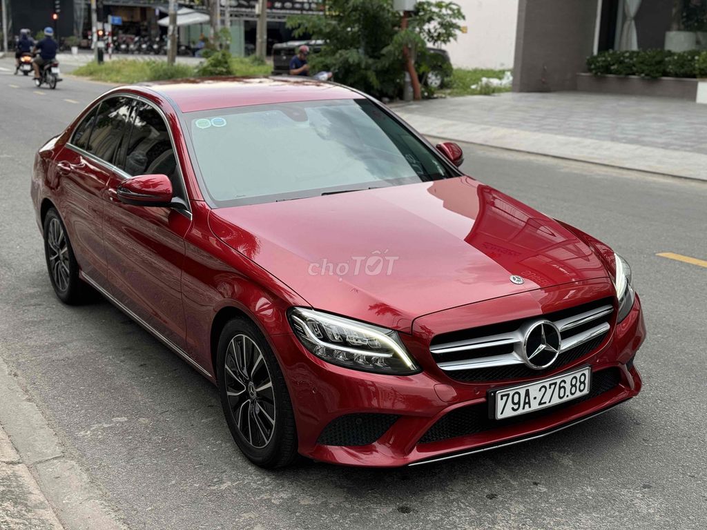 Mercedes C200 facelift màu đỏ 2019