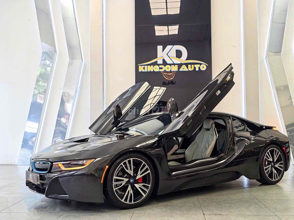 BMW i8 2015 Серый 23.456 миль