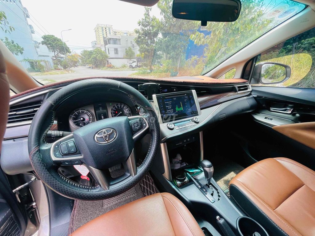 Тойота Иннова Премиум V 2019 Автоматическая коричневая 7-местная