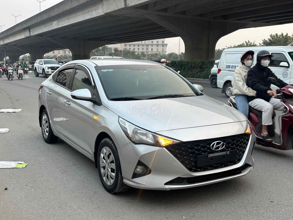 Hyundai Accent 2022 Số sàn 66000 km Bạc. Mua bán Ô tô tại Quận Hoàng Mai Hà Nội được đăng bởi NHẬT DOANH AUTO  hình 3