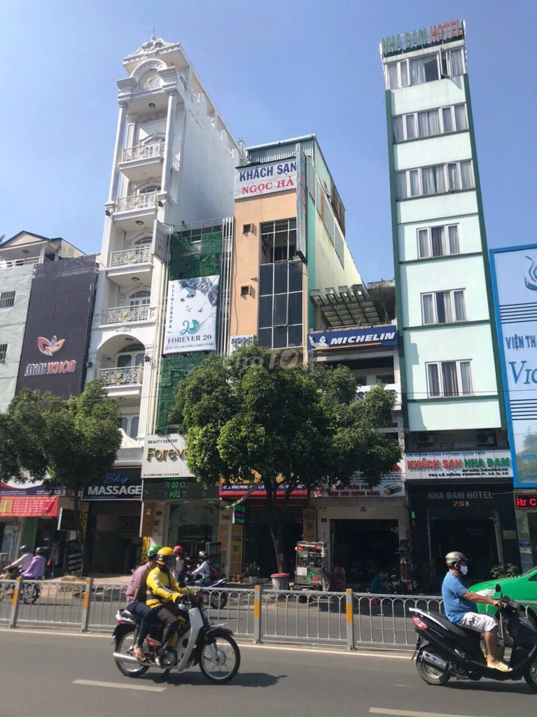 Trệt 5Lầu Thang máy mặt tiền Lê Hồng Phong, Q10 khu thẩm mỹ, khách sạn