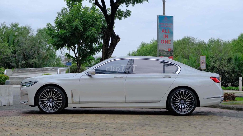 BMW 7 Series 2021 740Li - 19999 km Bank 90%. Mua bán Ô tô tại Quận 7 Tp Hồ Chí Minh được đăng bởi PHÁT ĐẠT LUXURY CAR hình 5