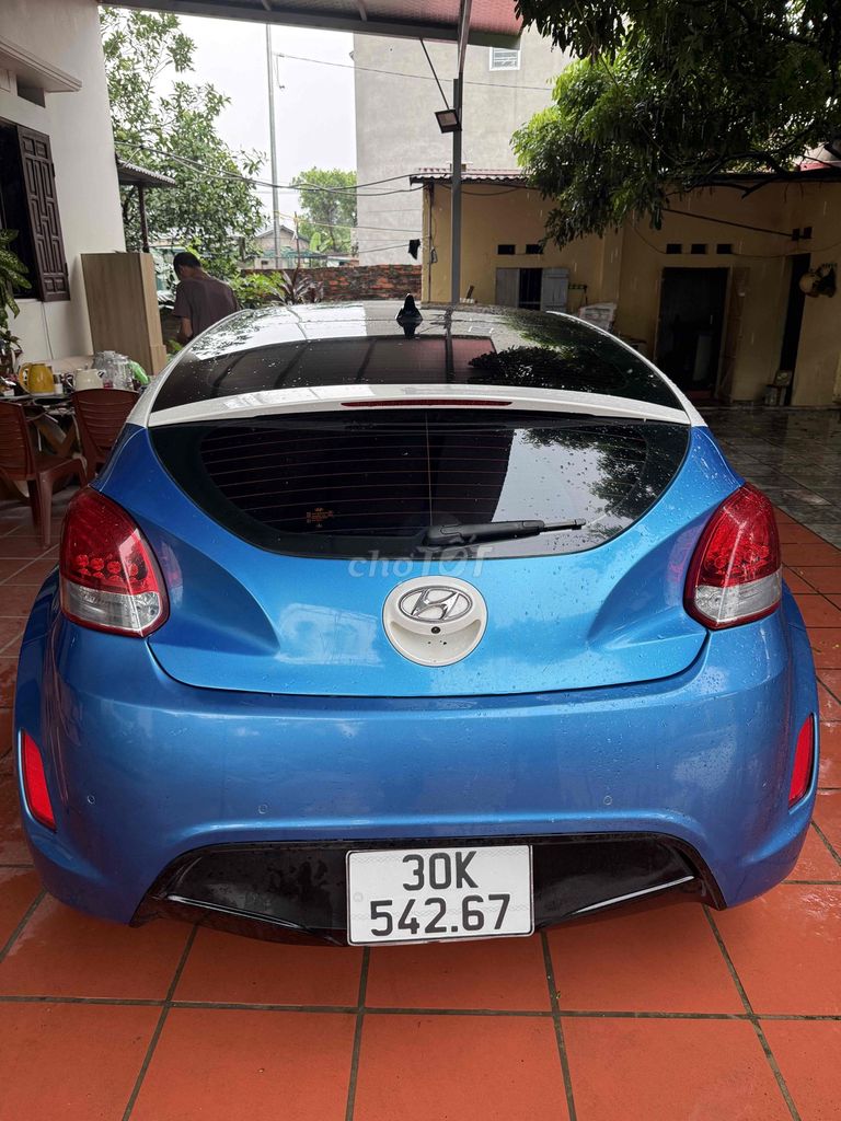 Hyundai Veloster 1.6L синий, белый