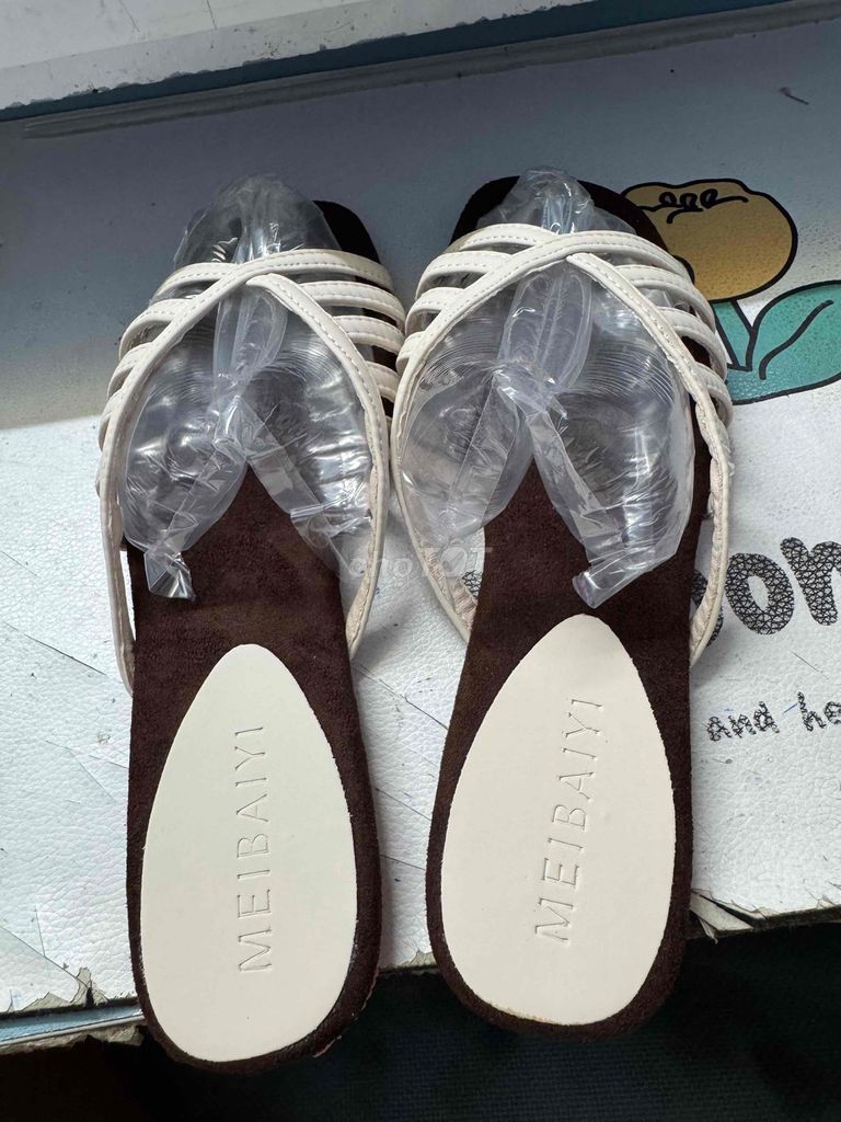 Dép lê Nữ MEIBAIYI Nâu, kem size 39. Mua bán Giày dép tại Quận 12 Tp Hồ Chí Minh được đăng bởi tiểu vy hình 1