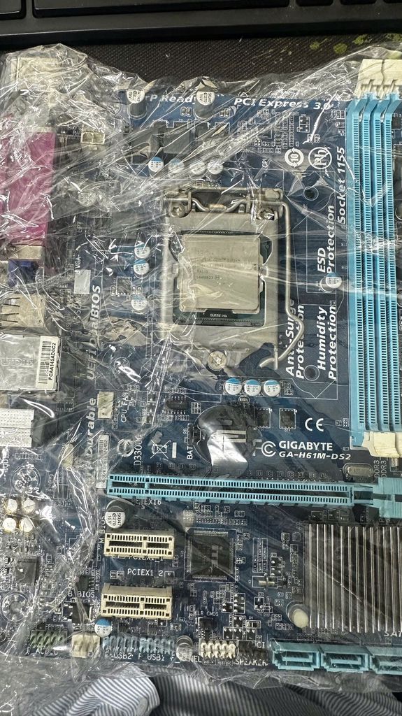 Bo Gigabyte GA-H61M-DS2 + I3-3240. Mua bán Linh kiện (RAM, Card...) tại Huyện Dầu Tiếng Bình Dương được đăng bởi Hoàng Võ hình 1