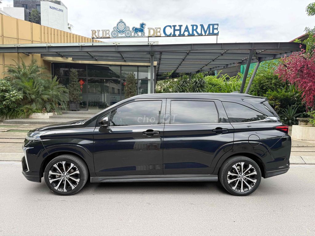 Toyota Veloz 1.5 TOP 2023 чёрный 79000 км