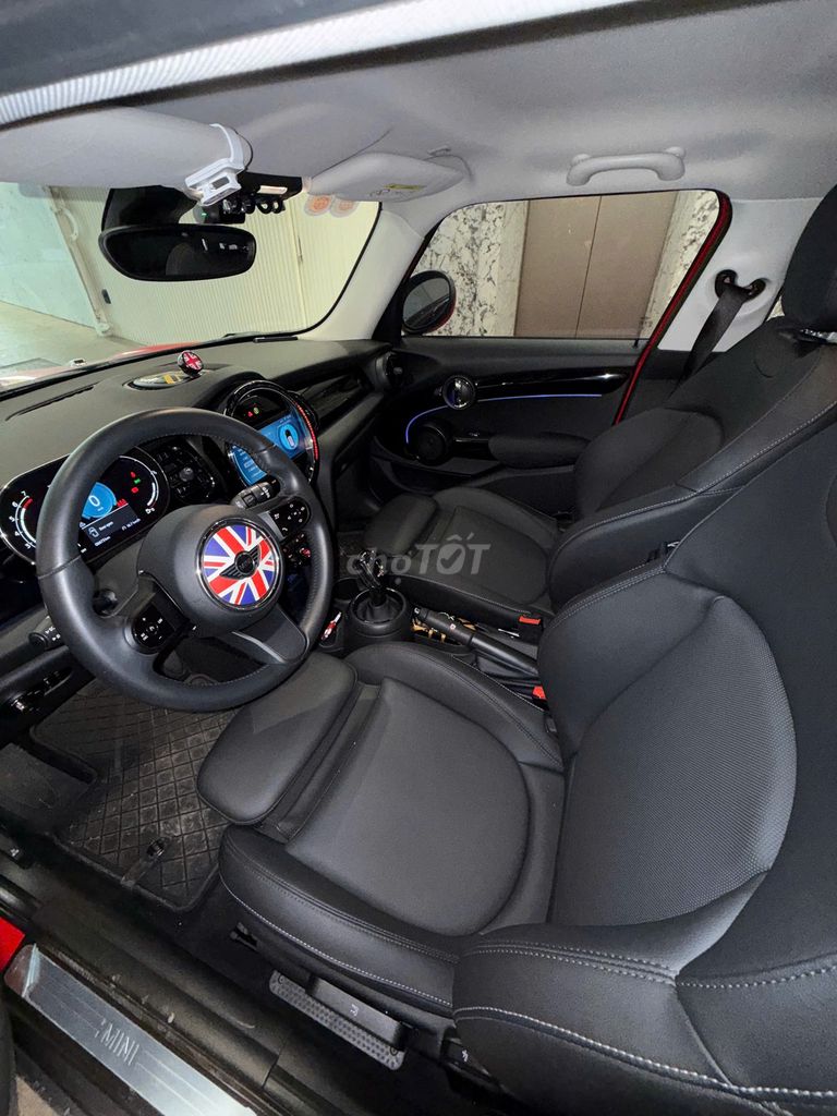 Xe MINI One 2022 gia đình đi cần bán, đi ít 8700km. Mua bán Ô tô tại Quận Hoàng Mai Hà Nội được đăng bởi Nguyễn Hưng hình 1