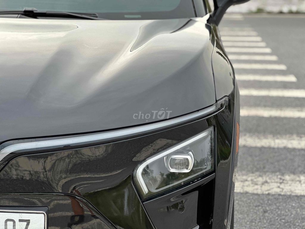 VinFast VF7 черный 2026 7000 км