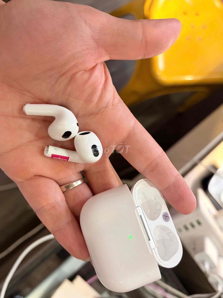 Apple AirPods 3 Trắng Đã sử dụng. Mua bán Tivi, Âm thanh tại Quận Ba Đình Hà Nội được đăng bởi Vu van vinh hình 1
