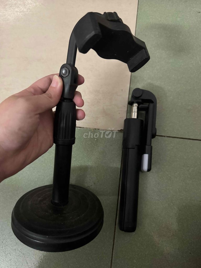 Gậy chụp hình, selfie. Mua bán Phụ kiện (Màn hình, Chuột...) tại Quận Bình Thạnh Tp Hồ Chí Minh được đăng bởi Anna Nguyen hình 1