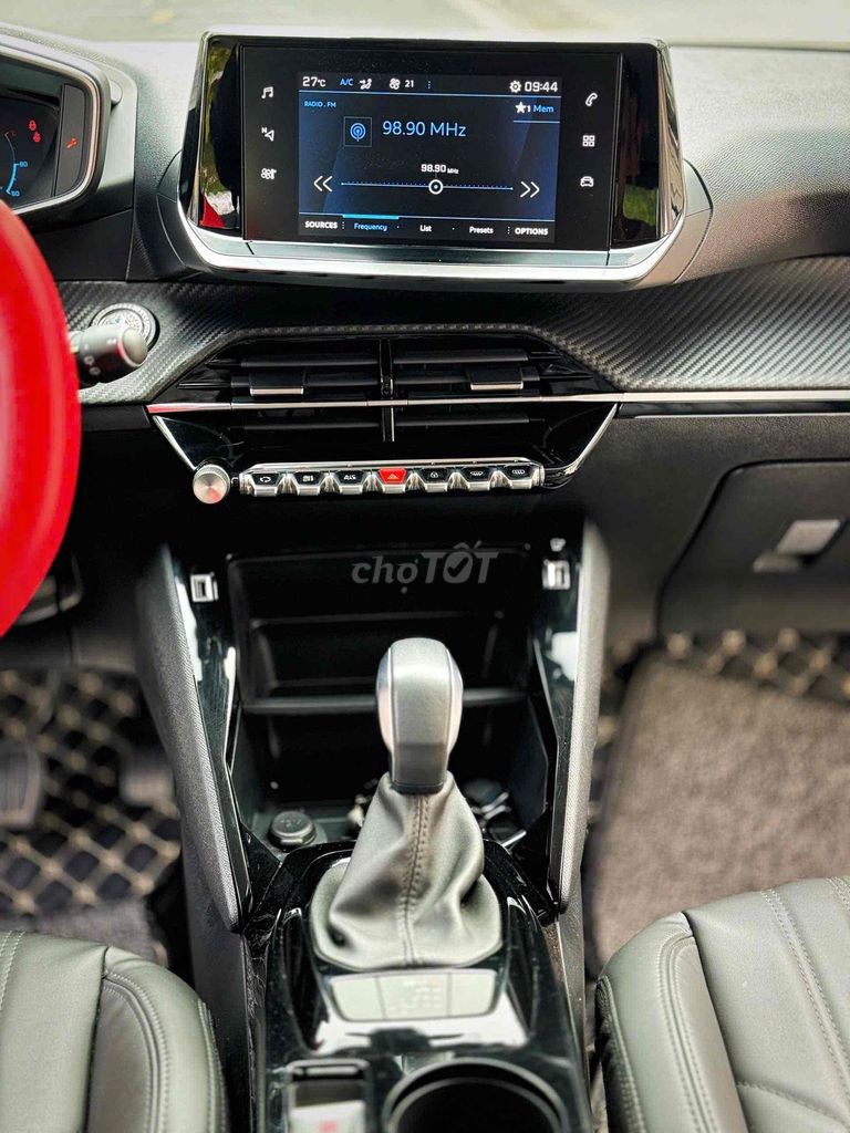 Peugeot 2008 GTline - trắng siêu đẹp siêu cá tính. Mua bán Ô tô tại Quận Cầu Giấy Hà Nội được đăng bởi Thái Hoàng Long Auto hình 15