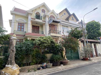 Аренда · 6 комн. · 240 м² · Quận 7, ул. Đường 30