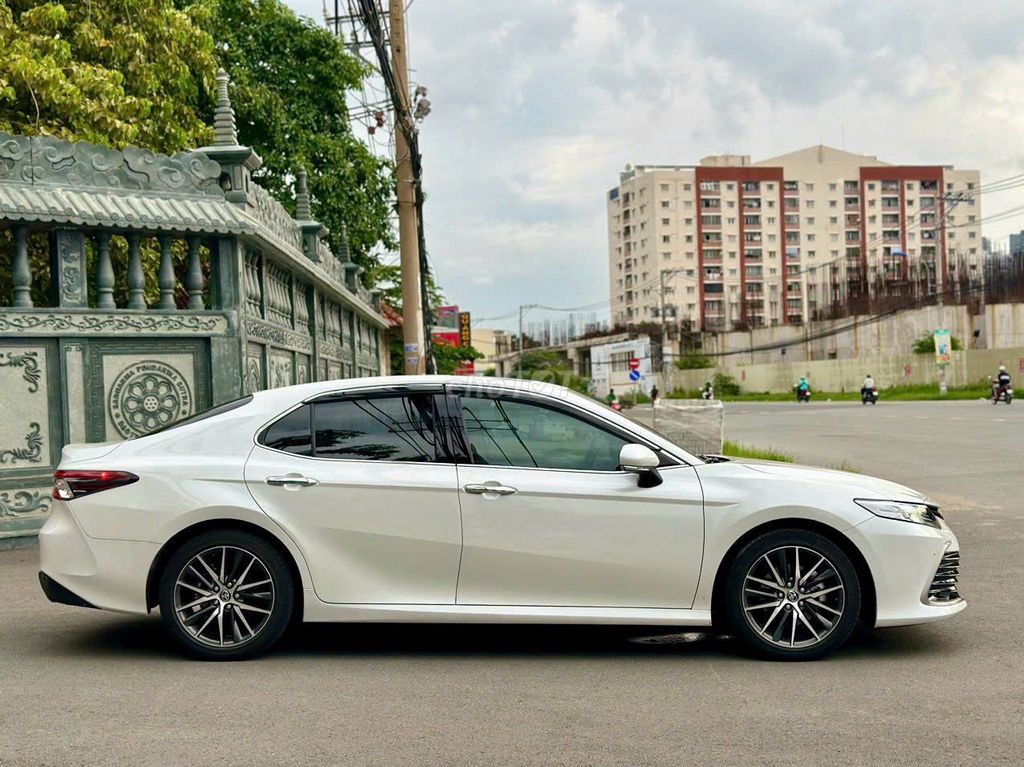 Cho thuê TOYOTA CAMRY tự lái