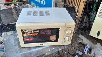 Lò vi sóng hiệu Sanyo, có nướng, 20 lít.. Mua bán Bếp, lò, đồ điện nhà bếp tại Quận Bình Tân Tp Hồ Chí Minh được đăng bởi Bich Vân
