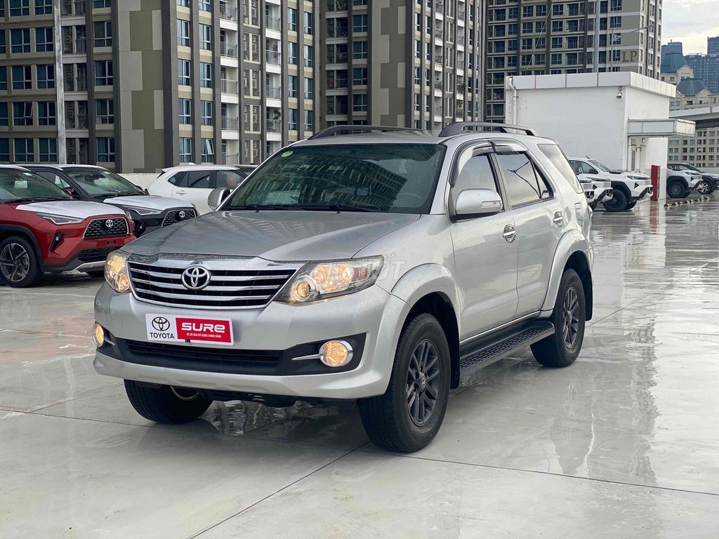 Toyota Fortuner 2.7AT 2016 Серебристый Автомат