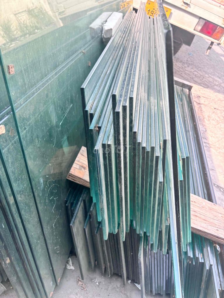 Vách kính cường lực. Mua bán Nội thất, đồ gia dụng khác tại Thành phố Bà Rịa Bà Rịa - Vũng Tàu được đăng bởi Việt Bùi hình 1