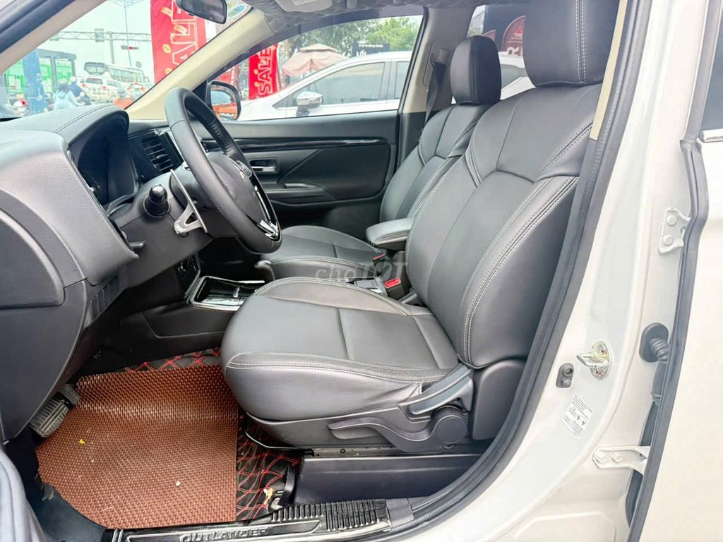 Mitsubishi Outlander 2020 2.0 CVT - 96300 km. Mua bán Ô tô tại Quận Tân Phú Tp Hồ Chí Minh được đăng bởi Xe Lướt Chính Hãng Mitsubishi hình 7