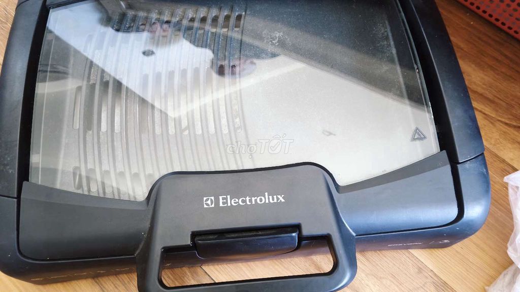 Máy nướng điện Electrolux EasyGrill EBG200 Đen. Mua bán Bếp, lò, đồ điện nhà bếp tại Quận 4 Tp Hồ Chí Minh được đăng bởi Dzung Lê hình 1