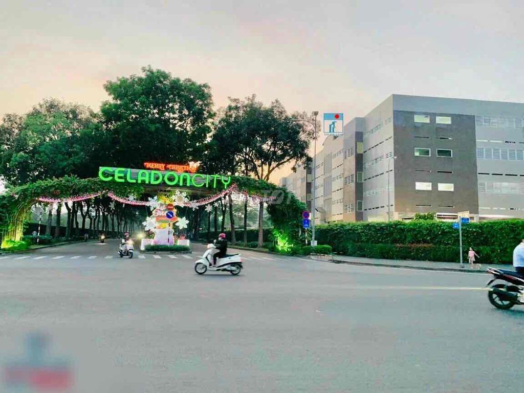 Bán nhà góc hai mặt tiền bờ bao Tân Thắng quận Tân Phú