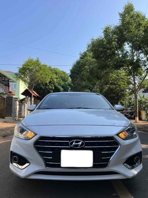 Bán Hyundai Accent 2018 số tự động màu trắng