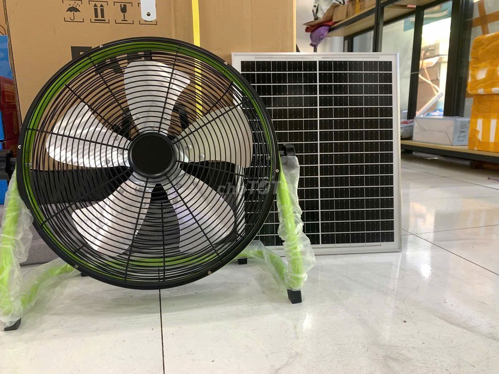 Quạt tích điện năng lượng mặt trời Pin 9 cell. Mua bán Quạt tại Quận Hà Đông Hà Nội được đăng bởi Trang Đèn Led hình 1