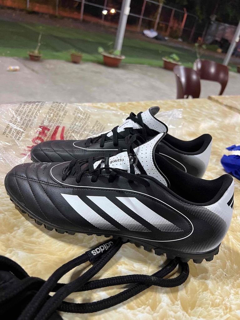 Giày đá banh sân nhân tạo size 45. Mua bán Giày dép tại Thành phố Thủ Đức Tp Hồ Chí Minh được đăng bởi Khiêm Vinh hình 1