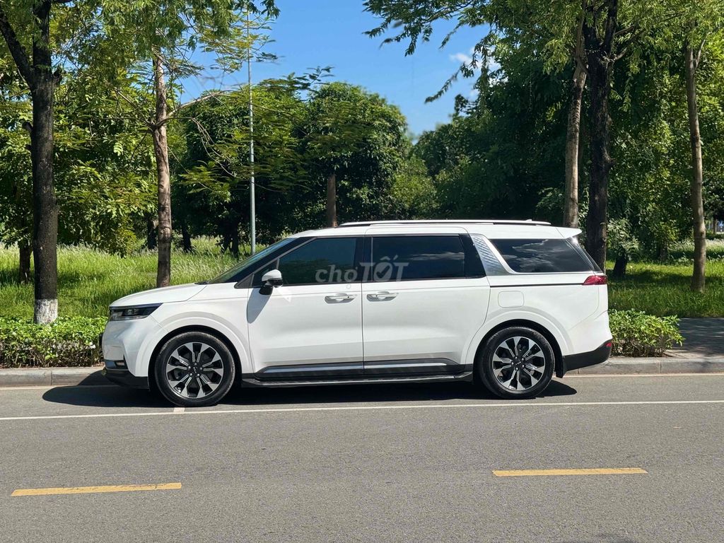 Kia Carnival Signature 2022 Trắng 8 chỗ 85000 km