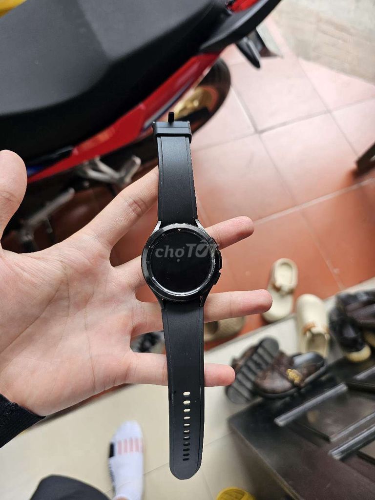 Samsung Galaxy Watch 4 Classic BT đen hơi xước nhẹ