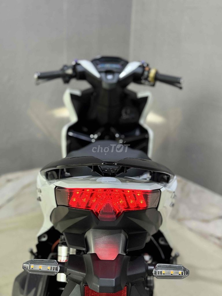 Honda Vario 125i Trắng đen. Mua bán Xe máy tại Thị xã Phú Mỹ Bà Rịa - Vũng Tàu được đăng bởi 72 motorcycle shop hình 2