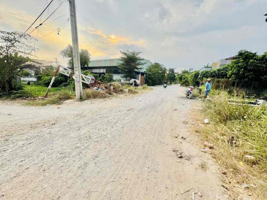 ĐẤT MẶT TIỀN SÔNG SÀI GÒN. APĐ. DT 325m2 có 151m thổ cư. GIÁ 8 tỷ. Mua bán đất tại Quận 12 Tp Hồ Chí Minh được đăng bởi Hữu Trường hình 1