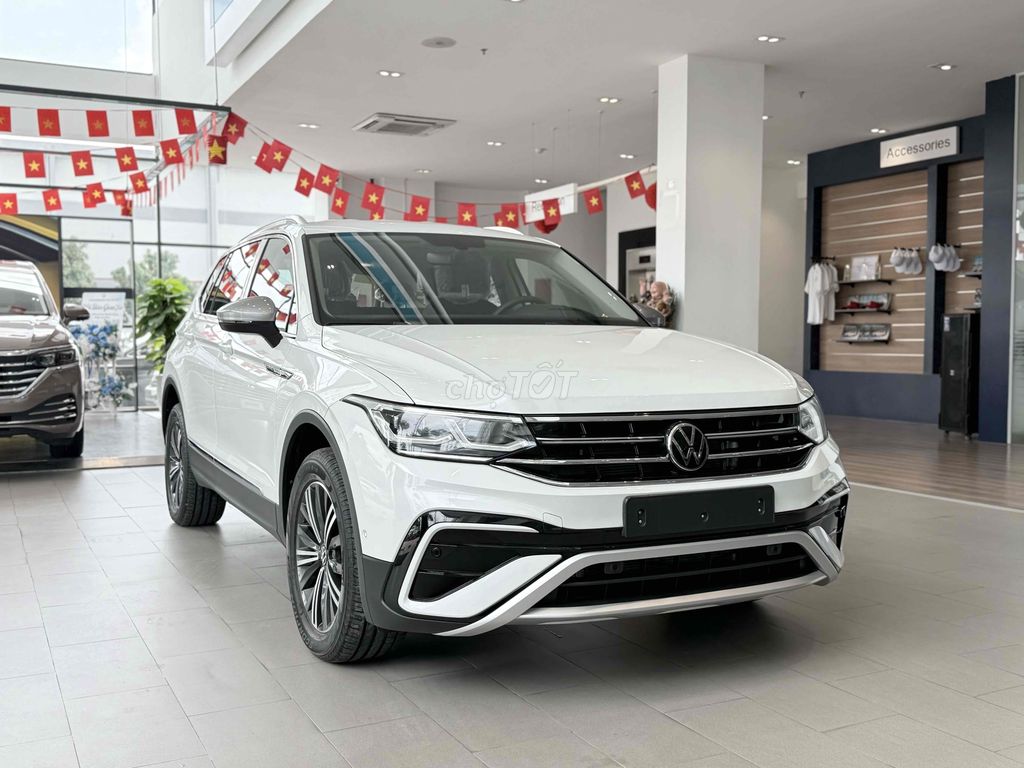 Volkswagen Tiguan 2023 mới 100% chỉ 200tr nhận xe. Mua bán Ô tô tại Quận 12 Tp Hồ Chí Minh được đăng bởi Phong GT Car hình 1