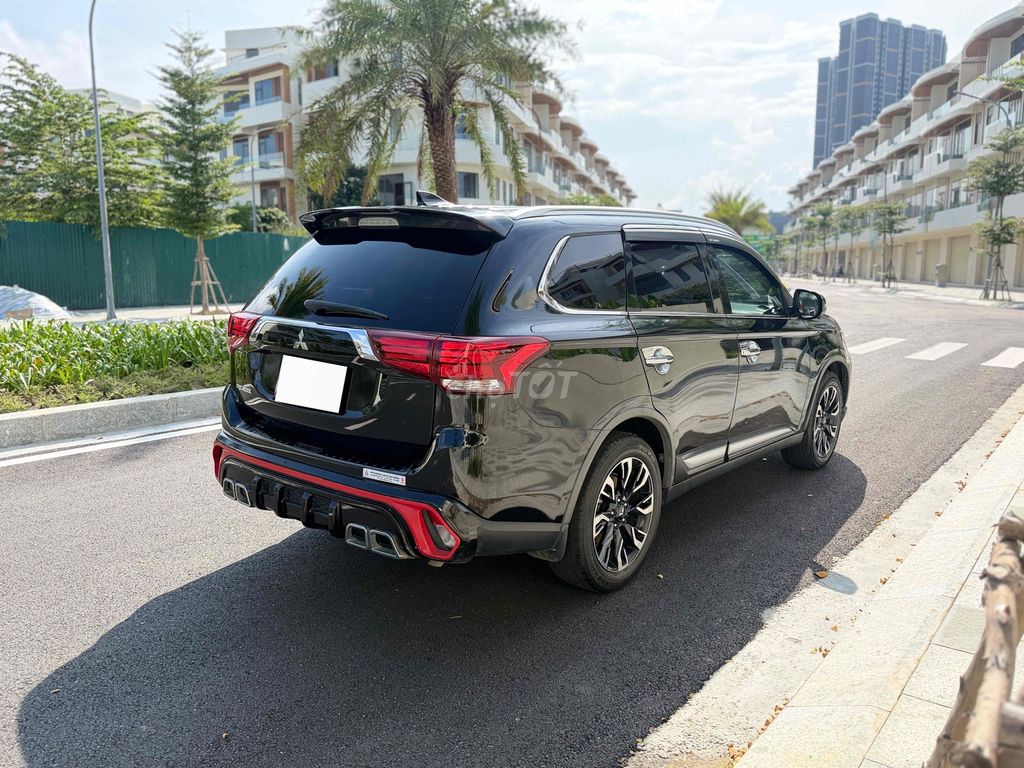 Mitsubishi Outlander 2.0 CVT 2021 Черный 62000 км
