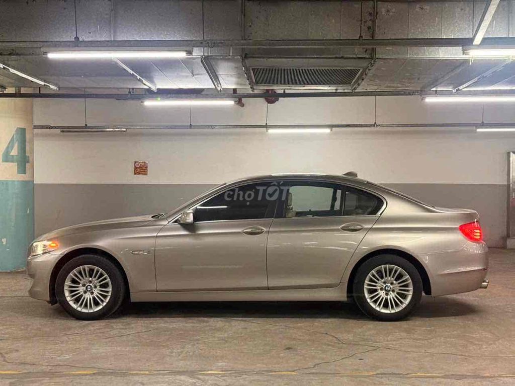 BMW 520i 2014 Песочный, кожа