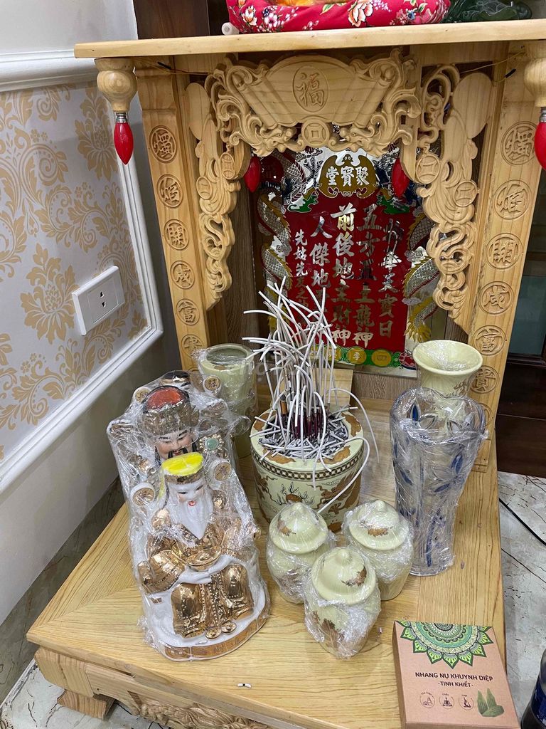 Bàn thờ Thần Tài Gỗ Vàng nhạt. Mua bán Nội thất, đồ gia dụng khác tại Quận Cầu Giấy Hà Nội được đăng bởi Nguyễn Mai hình 1