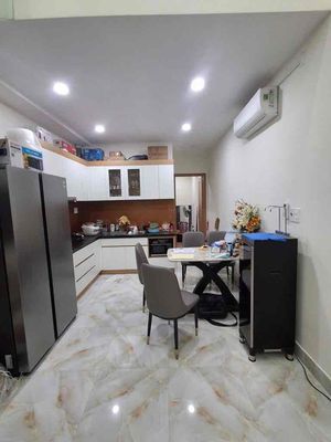 Bán Nhà Quận 1 - 2 Tầng - Ngay Trần Quang Khải - Chỉ 6 Tỷ