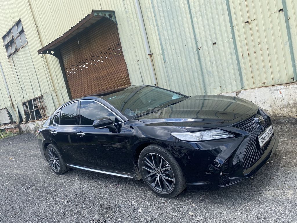 Toyota Camry 2.5Q cuối 2022 Đen 30.000 km. Mua bán Ô tô tại Quận 8 Tp Hồ Chí Minh được đăng bởi Tuan hình 3