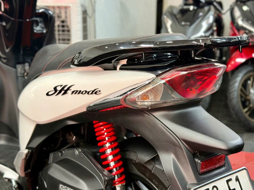 💥Honda ShMode 2018 Bản Sport khóa SmartKey Biển72. Mua bán Xe máy tại Thành phố Thủ Đức Tp Hồ Chí Minh được đăng bởi XE MÁY THỦ ĐỨC hình 5