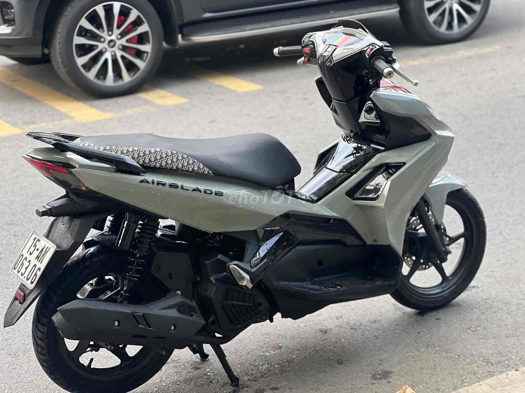 Honda Airblade серый/красный 2023