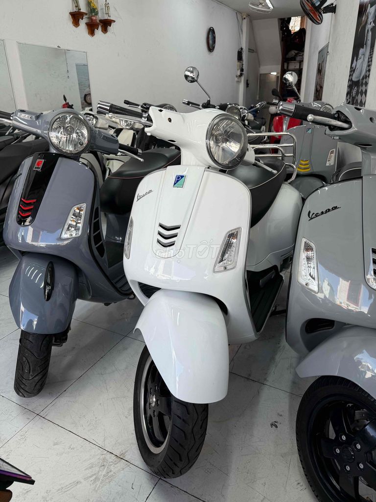 Vespa GTS 2019 trắng zin chính chủ công chứng liên. Mua bán Xe máy tại Quận Phú Nhuận Tp Hồ Chí Minh được đăng bởi VESPA Piaggio Quốc Vương  hình 2