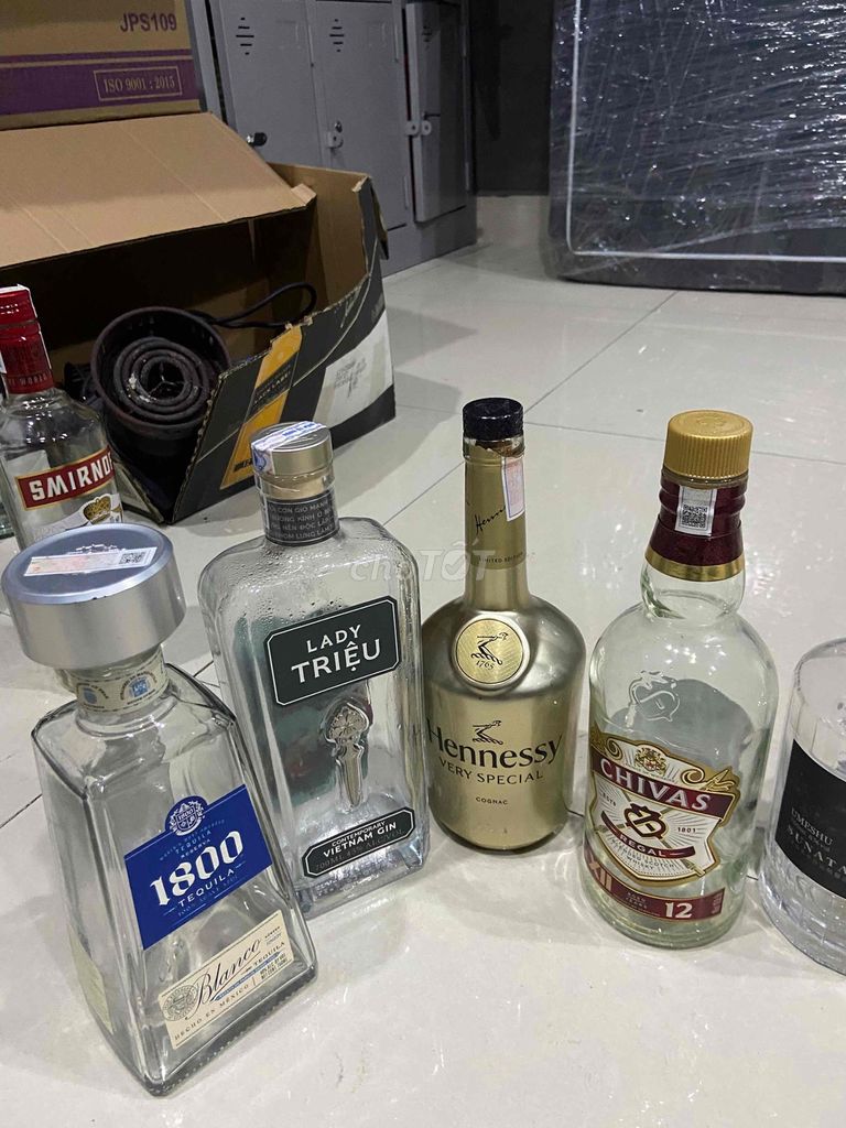 Vỏ chai rượu thủy tinh trang trí. Mua bán Đồ sưu tầm, đồ cổ tại Quận Ngũ Hành Sơn Đà Nẵng được đăng bởi Gia Huy hình 1
