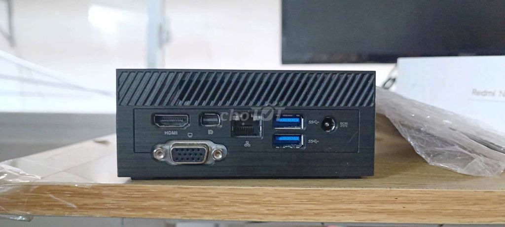 Asus PN40 nhỏ gọn thích hợp tác vụ nhẹ